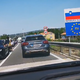 Gneča na mejnih prehodih za vstop v Slovenijo, do dve uri zamude