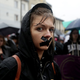 Porast populizmov in erozija pravic žensk z roko v roki
