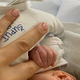 Novopečena mamica Maja Šuput objavila prvo fotografijo sina