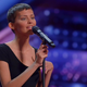 Simon Cowell stisnil zlati gumb za 30-letno pevko, ki boleha za rakom