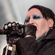 Marilyn Manson se bo zaradi napada na snemalca predal policiji