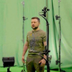 Zelenski pred zelenim zaslonom: na ulicah Kijeva ali v studiu?