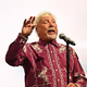 Tom Jones po drugi zamenjavi kolka: Očka ima dva nova kolka