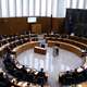 SDS naklonjen predlogu prepovedi objavljanja političnih anket, opozicija: To je neustavno