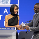 Idris Elba v Davosu pozval voditelje, naj pomagajo revnim kmetovalcem