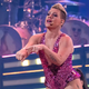 Pink bo razdelila 2000 'prepovedanih' knjig