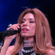 Pevka Shania Twain po nesreči avtobusa: Moja družina na turneji je na varnem