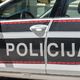 Moški ubil mamo in sestro, nato sodil še sebi