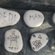 Ko šestletnik mamici nosi svoje izdelke na pokopališče