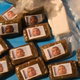 Na Siciliji zasegli pakete hašiša 'mafijske znamke' s podobo mafijskih šefov