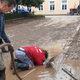'Ne sadite zelenjave, kjer je bil mulj, pred prašnimi delci se zaščitite z masko'