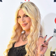 Tori Spelling v prometni konici urinirala v sinovo plenico