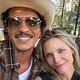 Po udarni pesmi sta se Michelle Pfeiffer in Bruno Mars končno srečala