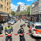 DRAMA PRED TEKMO V NEMČIJI: Policist ustrelil moškega, ki je grozil s sekiro in molotovko