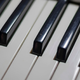 90-letni pianist z veliko energije