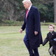 'Trump je prevzel svojo pravo službo. Postal je varuška Muskovega sina'