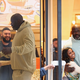 Shaquille O'Neal zaradi višine pritegnil pozornost nakupovalcev