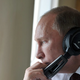 Putinov helikopter 'ujet' v roju ukrajinskih dronov