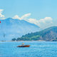 Med parasailingom najstnica padla 50 metrov v morje in umrla
