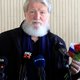 'Ko se pojavi na ulici, je kakor da bi dal nek magnet, vsi so okoli njega''