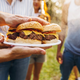 Sezona piknikov je tu, z njo pa tudi tveganja za okužbe in zastrupitve