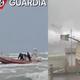 Neurje pri sosedih: z jadrnice reševali nemške turiste, tornado odnašal strehe