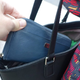 V ljubljanskem lokalu ukradla denarnico in dvignila prek 1100 evrov