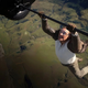 Tom Cruise za nevarne kaskaderske skoke osvojil Guinnessov rekord