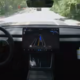 Tesla sama iz tovarne do lastnika: prva avtonomna dostava