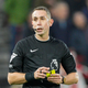 Nekdaj nogometni sodnik, ki ga je Uefa suspendirala, zdaj dostavljavec paketov