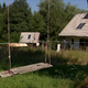 Kupili izbrisano slovensko vas, zdaj so zgradili ekološko: ilovnate hiše, kapnica, ...