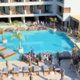 Vojna za ležalnike: vplivneži okupirali luksuzni hotel na Kreti
