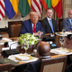 Nov Trumpov spodrsljaj: 'Kje ste se naučili angleško?'