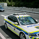 Zbežal v Italijo, nato obrnil in trčil v policijsko vozilo