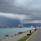 Se je v zaledju obale razvil tornado?