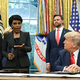 Trump z neprimerno opazko novinarki razburil splet: 'Lepa si'