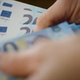 Zakaj nekateri prispevajo več, kot znaša odstotek njihovega pogodbenega bruta?