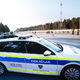 Z mercedesom trčil v BMW, oba odbilo 60 metrov čez italijansko mejo