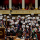 Francija v politični krizi, padla že peta vlada v dveh letih