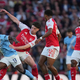 Arsenal v 93. minuti do točke na derbiju proti Manchester Cityju