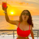 Salma Hayek 59. rojstni dan praznovala v rdečem bikiniju