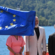 Blejska 'leteča' preproga in protestniška plovba