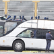 Vlak trčil v avtobus, 10 mrtvih, vsaj 55 poškodovanih
