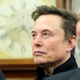 Musk se je znova zavihtel na 'prestol' najbogatejšega in kupil za milijardo delnic Tesle