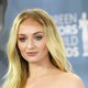Sophie Turner zavrnila ugibanja o razmerju s Chrisom Martinom
