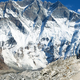 Nestabilen ledenik preložil začetek letošnje plezalne sezone na Everestu