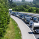 Je velikonočna gneča na cestah le uvod v prometno obremenjeno sezono?