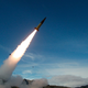 G7 dovoljuje: Ukrajina bo lahko proizvajala rakete dolgega dosega