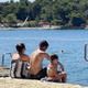 Previdno pri potovanju po Evropi: v številnih državah resna grožnja z nevarnim virusom