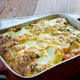Lahka poletna musaka, ki je pripravljena v trenutku: razkrivamo recept za eno najbolj priljubljenih jedi v vročih dneh